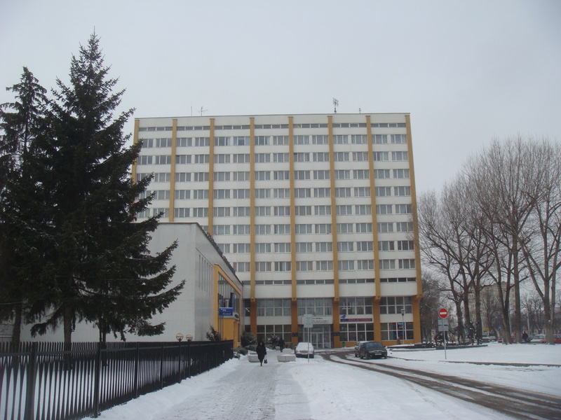 architecture, brest, building, covering, snow, tree, outdoors, road, transportation, no people, plant, nature, mode of transportation, sky, bare tree, city