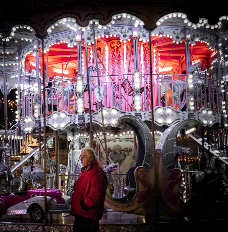 standing, occupation, christmas, red, illuminated, indoors, lifestyles, rear view, real people, street, retail, brest, waist up, large group of objects