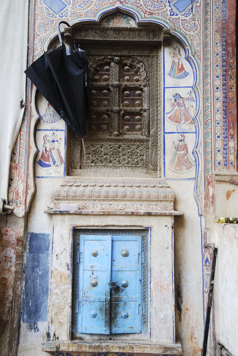 ornate, Travel, religion, palace, 4K, asia, East, closed, human representation, male likeness, old, outdoors, built structure, window, history, art and craft