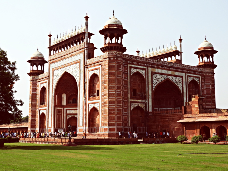 monument, travel, mosque, grass, clear sky, sky, facade, 5K, nature, brown, travel destinations, plant, taj mahal, outside, tourism, arch, brick, incidental people