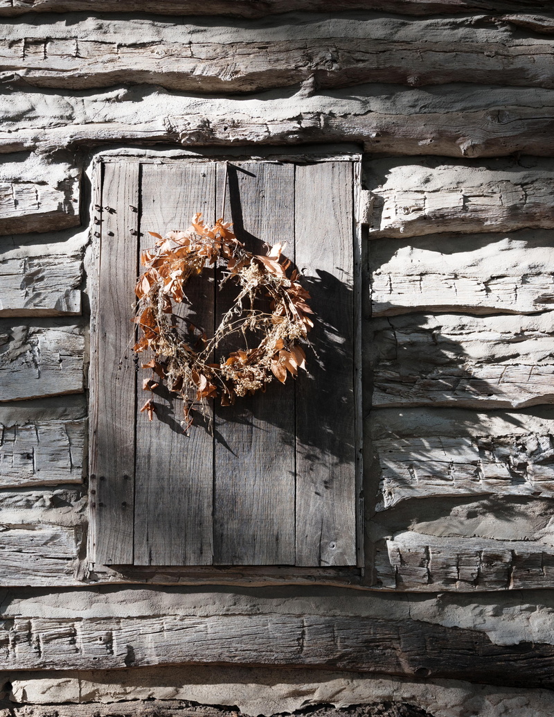 Romantic, rustic, hut, close-up, Wreath, log cabin, north america, built structure, Floral, no people, freshness, rotting, day, food and drink, meat, outdoors