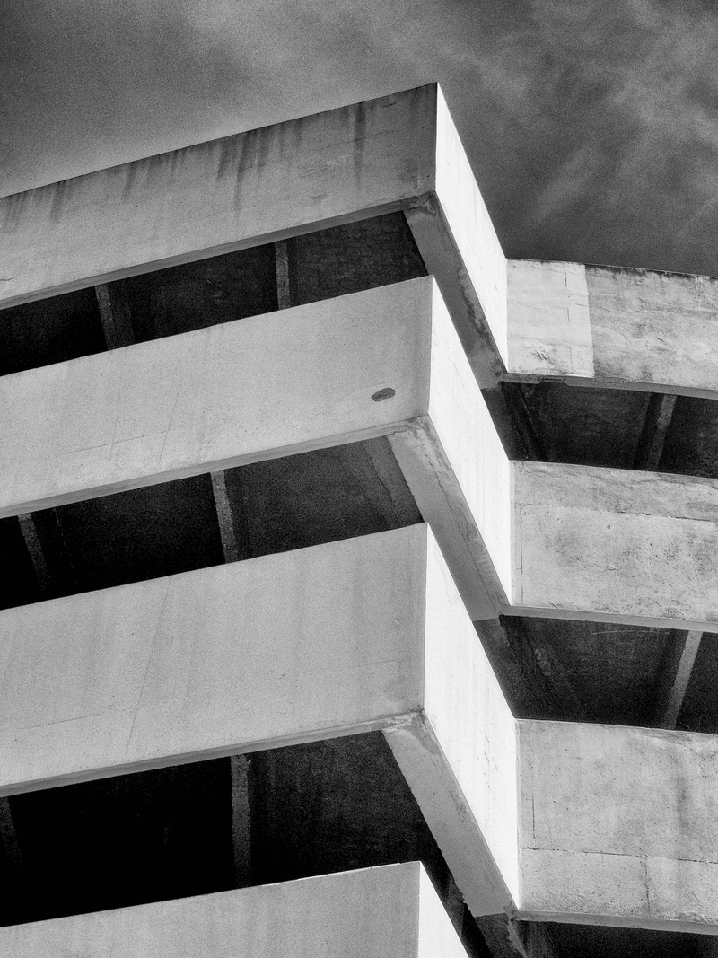 bâtiment, full frame, outdoors, sky, nature, buildin, low angle view, parking, backgrounds, day, window, built structure, no people, concrete, city, pattern