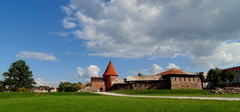 sky, historical, front or back yard, building, green color, built structure, 5K, no people, red, environment, Town, architecture, outdoors, town, Lithuania