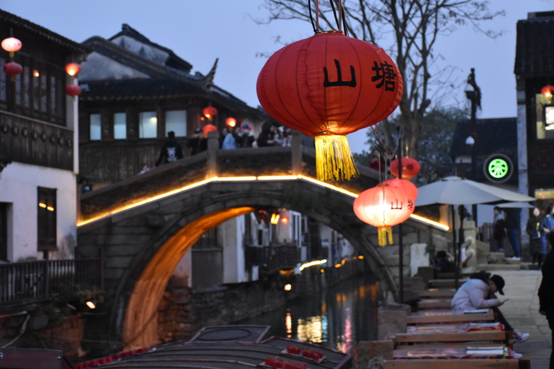 banister, 4K, nature, building, shantang, handrail, suzhou, lamp, water town, person, lantern, human, building exterior, decoration, dusk, built structure