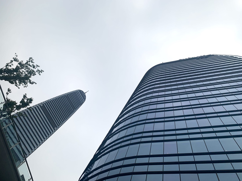 xian dai da dao, suzhou shi, day, urban, apartment building, building exterior, modern, no people, electrical device, nature, architecture, sky, spire