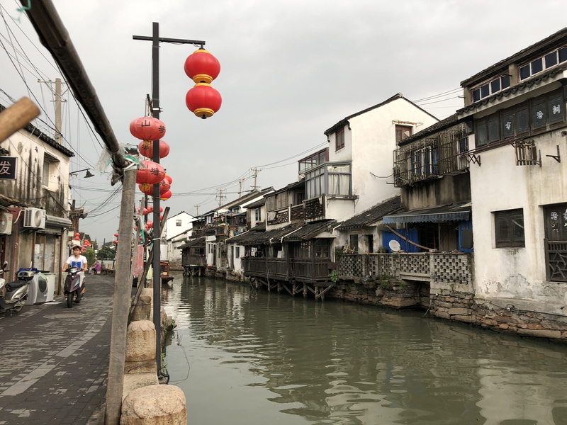 house, reflection, waterfront, water, building, chinese lantern, red, day, residential district, outdoors, 4K, china, built structure, suzhou, architecture