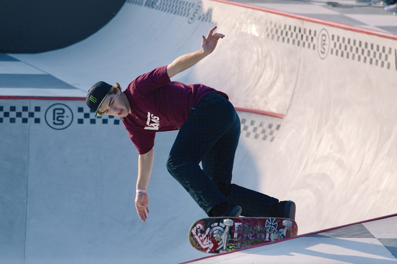 lifestyles, arms raised, china, leisure activity, day, sport, leisure activities, winter, using, skateboard, sports equipment, competition, one person