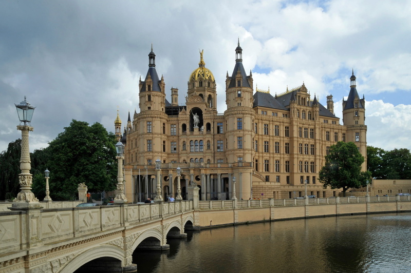 Germany, 1080P, Schwerin castle, The Palace island, bridge