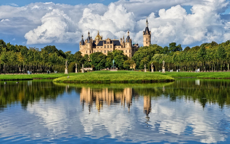cloud - sky, the past, Palaces, water, tree, no people, waterfront, Schwerin Palace, built structure, outdoors, ruined, building exterior, history, plant