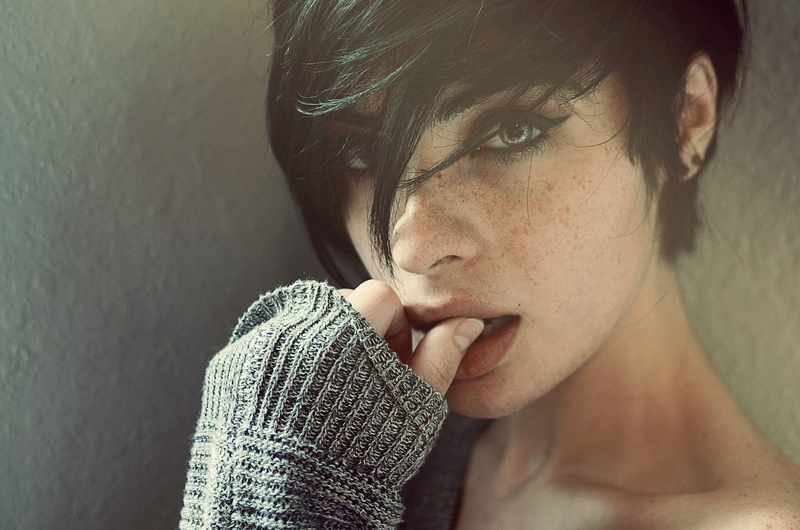 portrait, face, freckles, 1080P, Segovia Amil, women, hair in face, finger in mouth
