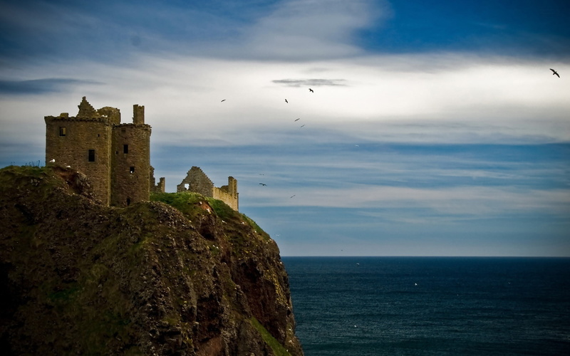 sky, dunnottar, castle, fort, the past, building exterior, building, 2K, vertebrate, history, horizon over water, flock of birds, architectural, architecture