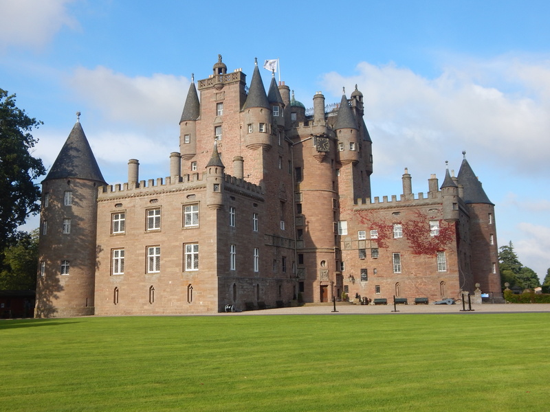 forfar, 4K, nature, glamis, building, outdoors, sky, history, architecture, day, travel destinations, luxury, place of worship, field, scotland, building exterior