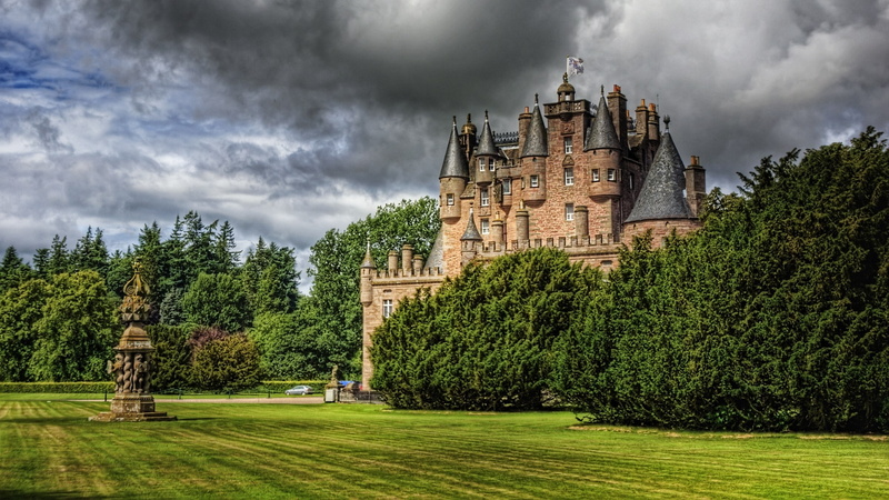 glamis castle, 2K