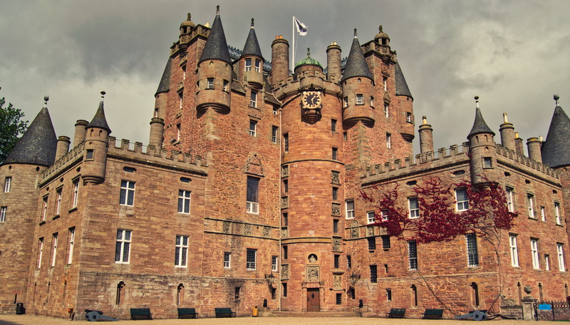 day, panorama, old, castle, the past, gothic style, landmark, glamis castle, travel destinations, history, sky, cloud - sky, low angle view, masonry, tourism
