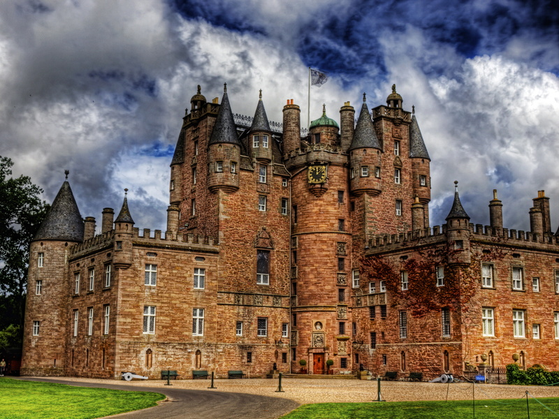 architecture, lawn, Scotland, luxury, treatment, gothic style, day, wall, 2K, old, building, city, outdoors, travel destinations, castle, brown, the past