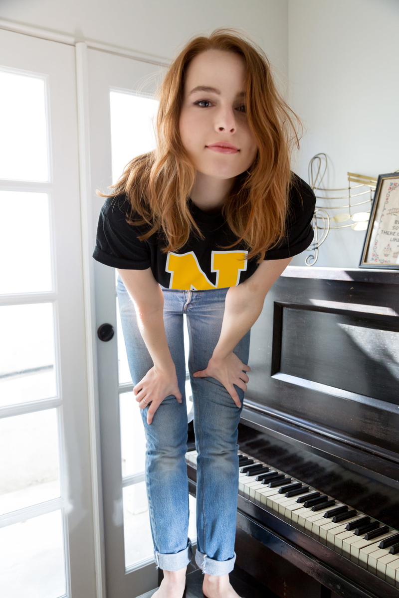 women indoors, piano, Bridgit Mendler, jeans, 1080P, actress, long hair, bent over, singer, women