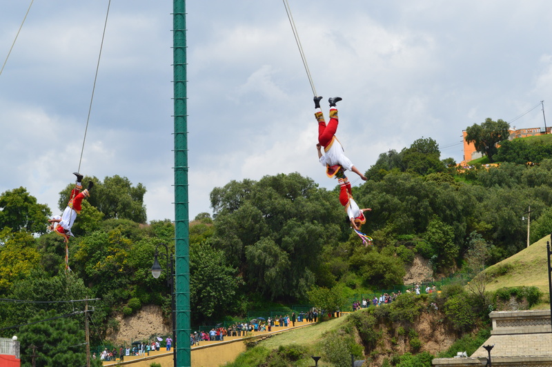 hanging, adventure, real people, papantla, mexico, mid-air, outdoors, men, safety harness, full length, group of people, people, skill, sky, excitement