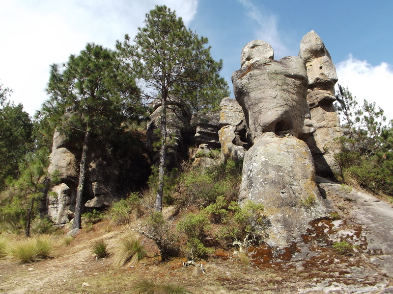 4K, outdoors, travel, people, low angle view, no people, architecture, tranquility, plant, nature, beauty in nature, peña, rock - object, rock, day, zacatlán