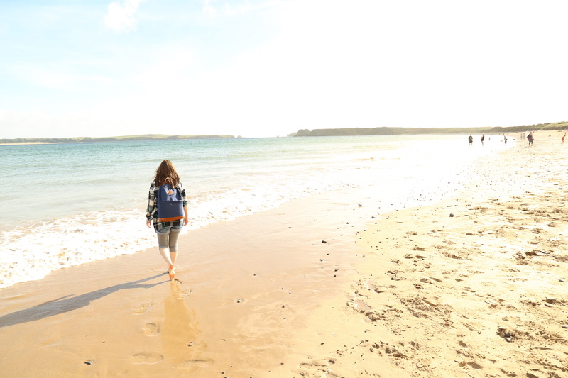 sea, south wales, hairstyle, one person, leisure activity, real people, rear view, sky, 5K, horizon over water, outdoors, beach, sand, water, full length