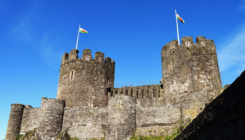sky, touristic, united, medieval, architecture, stone wall, fort, flag, building, europe, old, 2K, stone, wall, fortified wall, castle, travel, patriotism