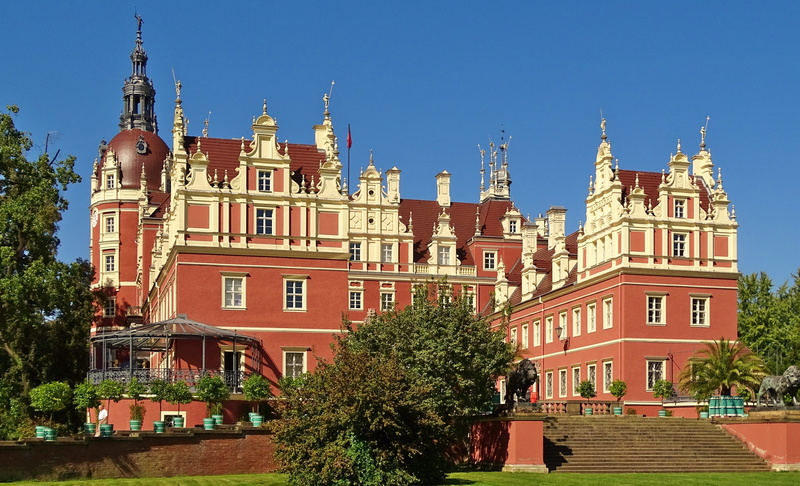muskau castle, no people, building exterior, sky, ancient, tourist attraction, 4K, religion, traditional, museum, exterior, daytime, unesco world heritage