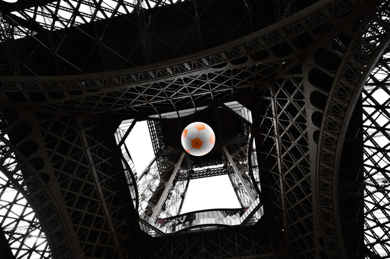 france, ceiling, indoors, building, eiffel tower, arquitectura, steal structural, architectural feature, directly below, tourism, metal, 5K, religion