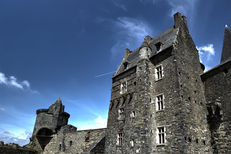 architecture, famous Place, citadel, the past, france, travel destinations, tower, cloud - sky, low angle view, brittany, building, england, gothic style