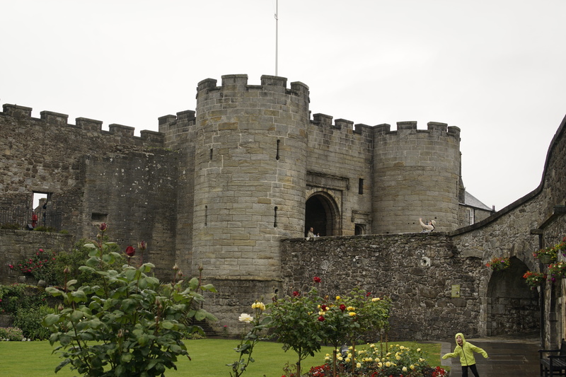 wall, travel destinations, history, fortified wall, outdoors, sky, built structure, old ruin, ruined, stirling, castle, scotland, clear sky, architecture