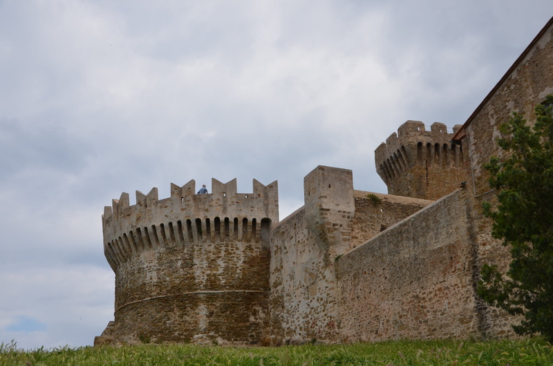 built structure, fort, defensive tower, travel destinations, ruined, outdoors, tower, low angle view, history, castle, tuscany, historically, sky, 2K