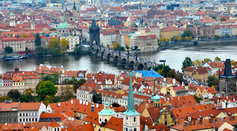 outdoors, tourism, building exterior, crowded, history, bridge - man made structure, river, roof, czechia, residential district, European, praga, travel destinations