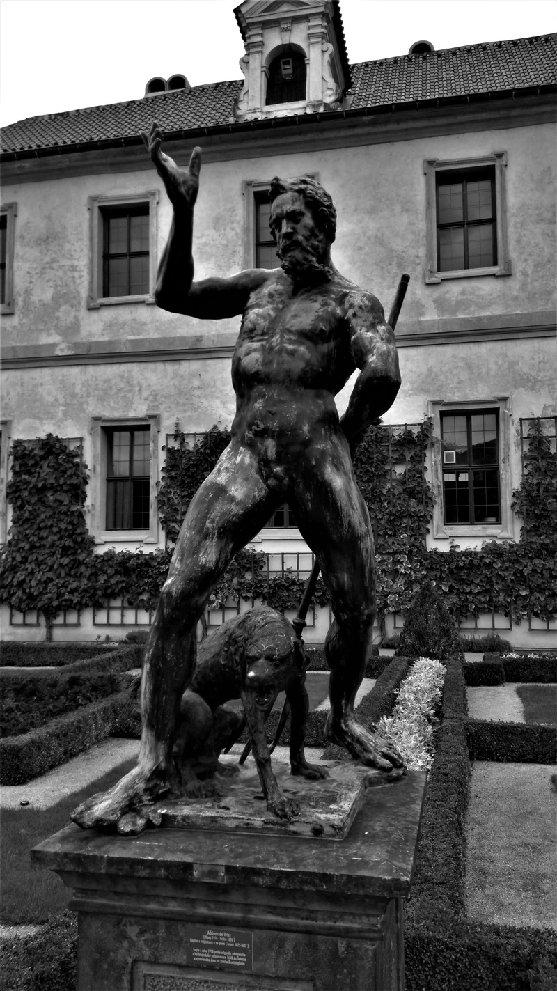 building, built structure, czechia, representation, sculpture, day, no people, praga, architecture, art and craft, praha, history, building exterior, outdoors