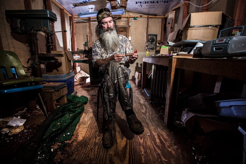 green, brown, hairstyle, lifestyles, full length, facial hair, beard, floral, mode of transportation, occupation, Duck Dynasty, men, mature adult, front view