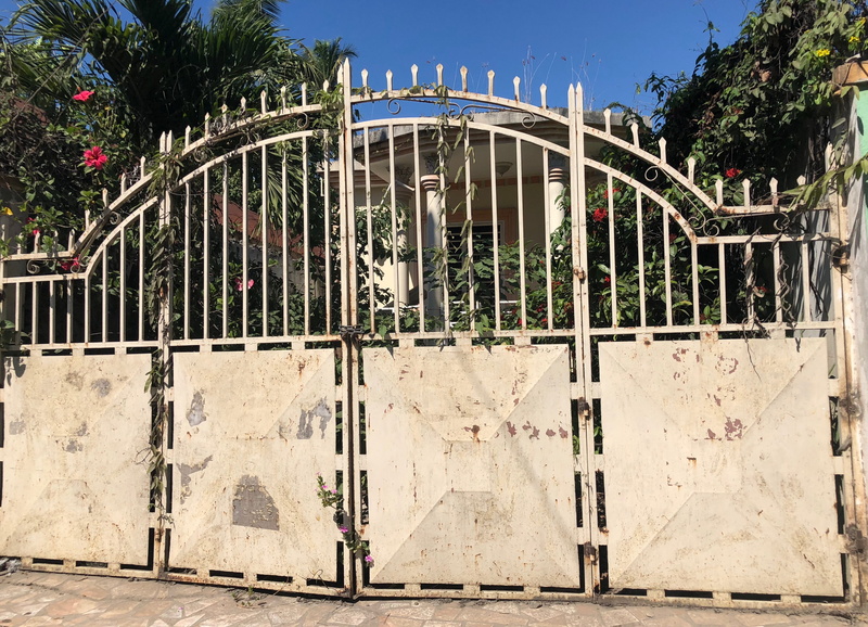 turnstile, architecture, day, building, 4K, built structure, house, amusement park, villa, arts culture and entertainment, palm tree, beverage, brick