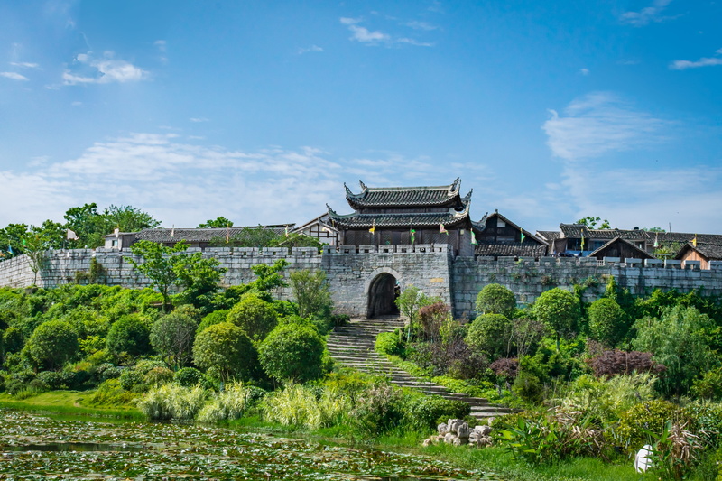 architecture, building, day, plant, growth, travel destinations, set wide the door, 5K, the past, water, outdoors, green rock, sky, history, guiyang, built structure