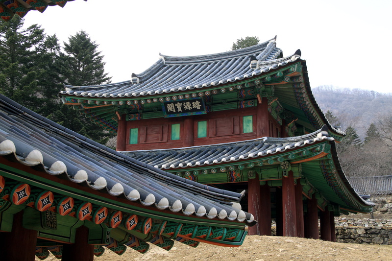 building, joseon, religion, outdoors, Odaesan, roof tile, built structure, low angle view, roof, spirituality, cultures, accident, sky, annals, no people