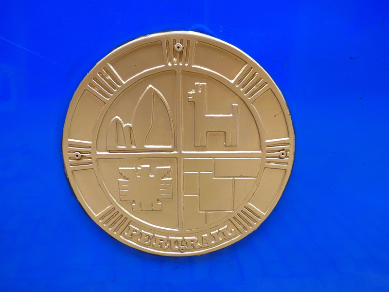 ferurail, architecture, colored background, platform, design, number, clock, colored, silver, Medal, machu picchu, close-up, coin, metal, blue background