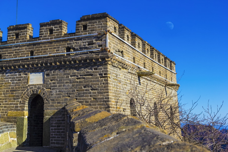 outdoors, the great wall, sky, the past, building exterior, china, day, the scenery, beijing, travel destinations, winter, tourism, the city walls, moon