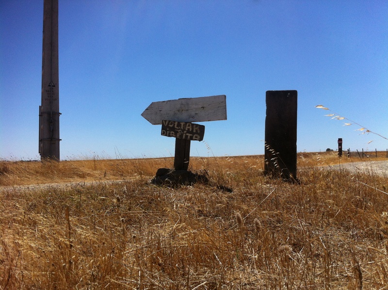 desertification, old, no people, outdoors, summer, plant, turn right sign, environment, day, built structure, tranquil scene, land, rural Scene, blue, nature
