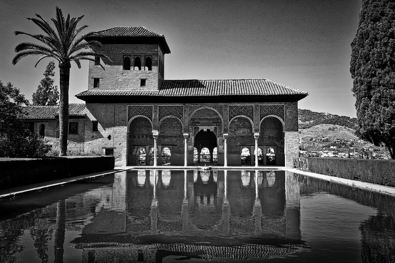 history, building exterior, cultures, 5K, spanish, swimming pool, day, alhambra, clear sky, courtyard, palm tree, old-fashioned, black And White, arabic