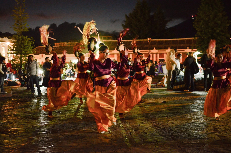 outdoors, traditional, motion, crowd, nature, real people, clothing, group of people, san cristobal de las casas, lake, dancing, leisure activity, mexico