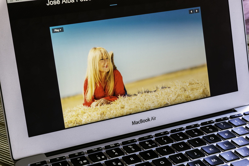 adult, macbook, looking, hair, portable, television set, one person, indoors, blond hair, wireless technology, air, computer equipment, mouse, 5K, movie