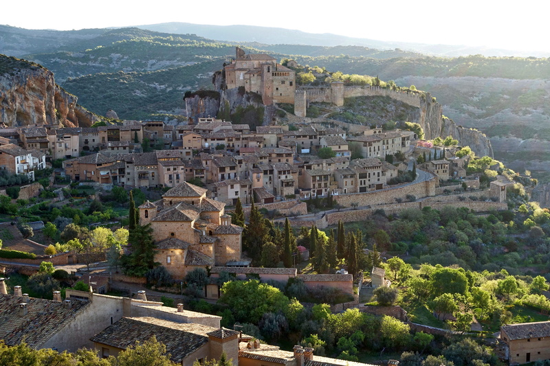 mountain, built structure, historic, day, history, 5K, town, alquezar, outdoors, architecture, famous, city, archaeology, tree, nature, plant, tourism