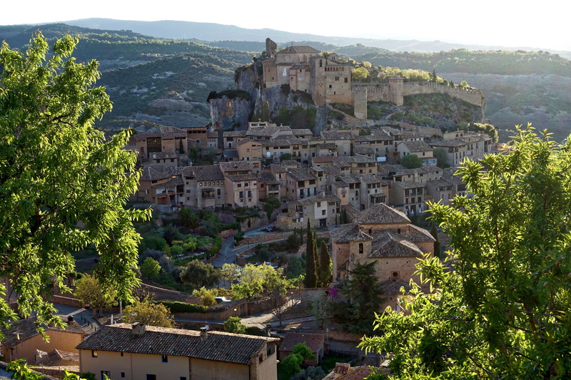 landscape, ancient civilization, day, cityscape, building, 5K, built structure, building exterior, town, tree, city, townscape, history, alquezar, historic