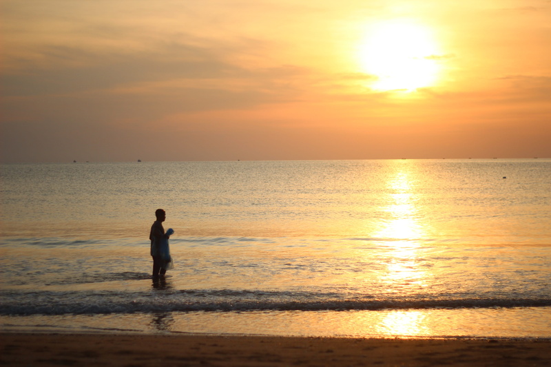 contemplation, 5K, real people, travel, horizon, sunset, one person, summer, sea, lifestyles, beauty in nature, tour, sunrise, orange color, ocean, beautiful