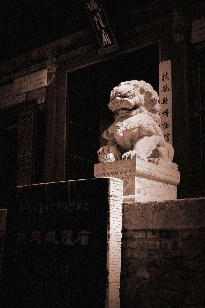 craft, shaanxi, china, night, 2K, religion, text, male likeness, built structure, statue, history, museum, art and craft, indoors, sculpture, belief, no people