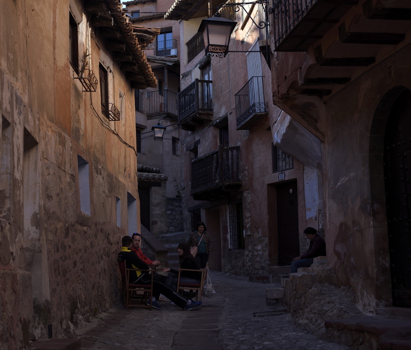nikon, banister, built structure, human, españa, damaged, street, handrail, 5K, beside, day, sitting, walkway, bench, pavement, old, building exterior