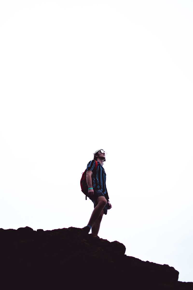 nature, rock, shorts, copy space, side view, casual clothing, young men, adventure, full length, australia, person, leisure activity, beaches, standing