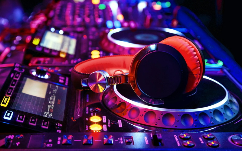 arts culture and entertainment, turntable, Music, nightlife, Headphones, audio equipment, control Panel, technology, mixing, night, dance And Electronic