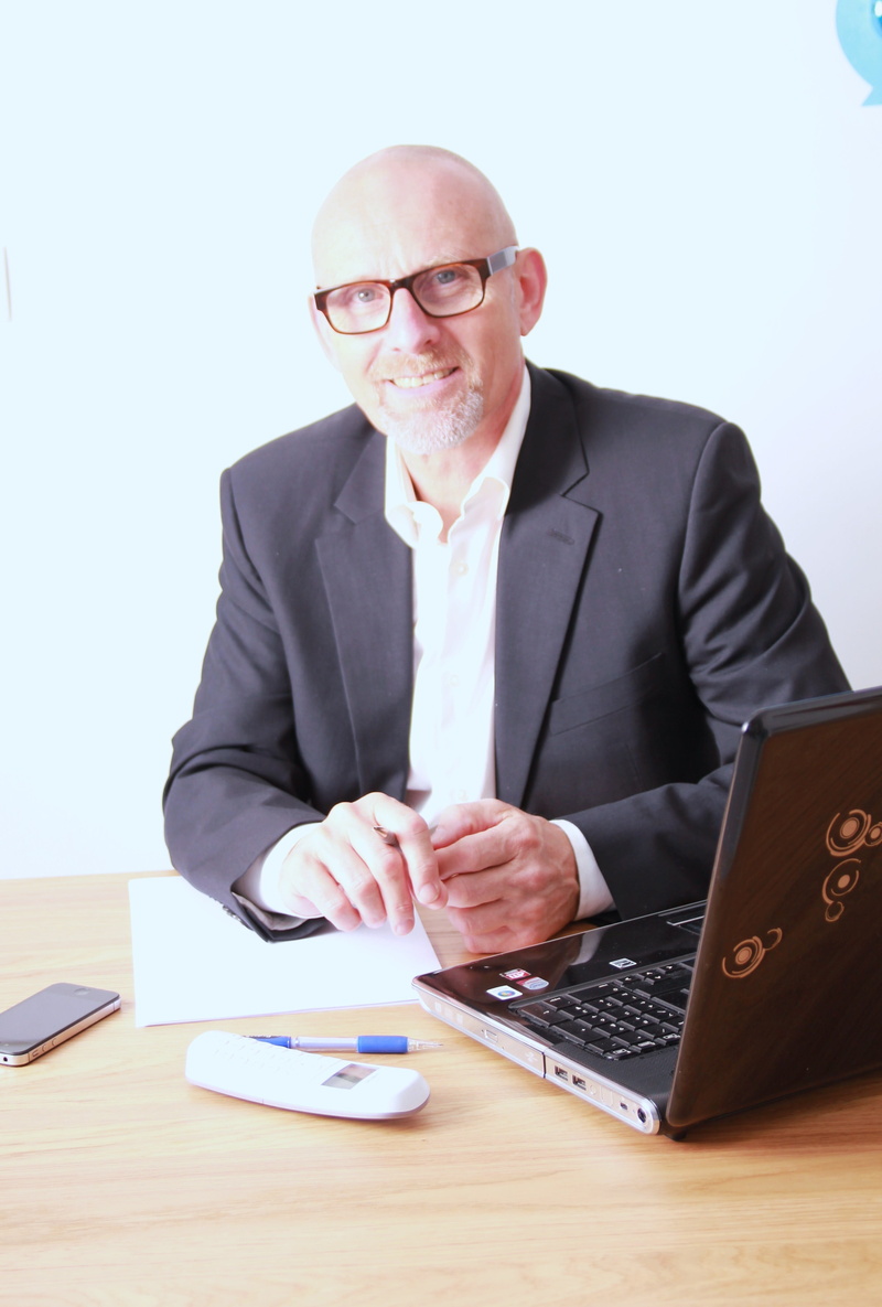 portable, adult, 4K, jacket, french, communication, using laptop, connection, businessman, sitting, man, senior Adult, sunglasses, manager, computer, business person
