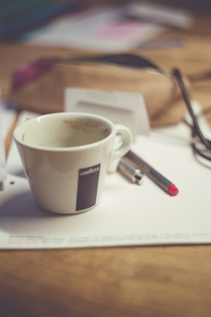pencil cases, computer, desk, style, wood - material, cable, selective focus, hot drink, coffee, minialistisch, 5K, close-up, mirroring, laptop, focus on foreground